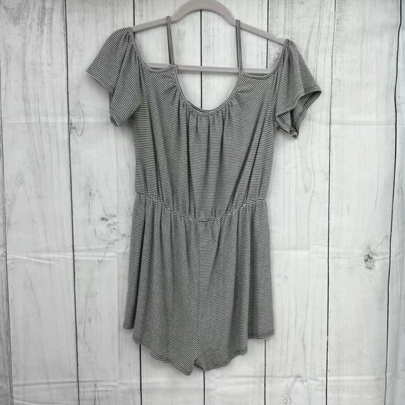 One Clothing LARGE Womens White Gray Striped Short Sleeve Cold Shoulder Jumper - Picture 2 of 7